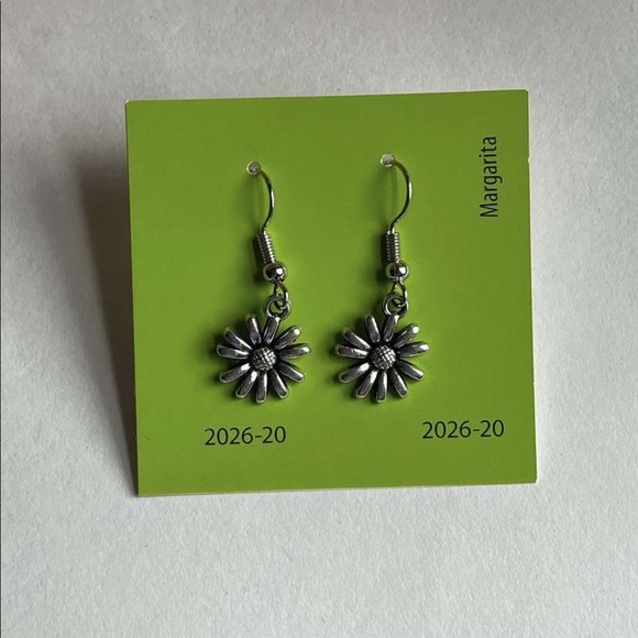 earrings - Picture 2 of 5
